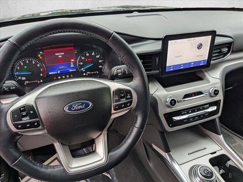 Used 2023 Ford Explorer XLT w/ Equipment Group 202A image 13