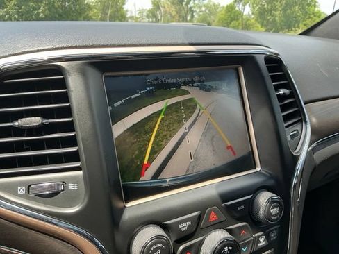 Used 2017 Jeep Grand Cherokee Limited w/ Luxury Group II AWD/4WD image 29