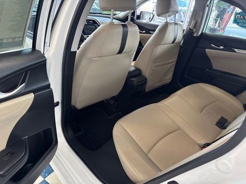 Used 2018 Honda Civic Touring image 10