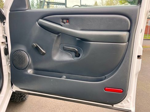 Used 2001 Chevrolet Silverado 3500 4x4 Regular Cab w/ Provisions For Wrecker Pkg image 19