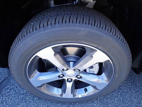 New 2025 Jeep Grand Cherokee L Limited image 11