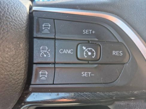 Used 2023 Jeep Grand Cherokee Trailhawk w/ Luxury Tech Group III image 25