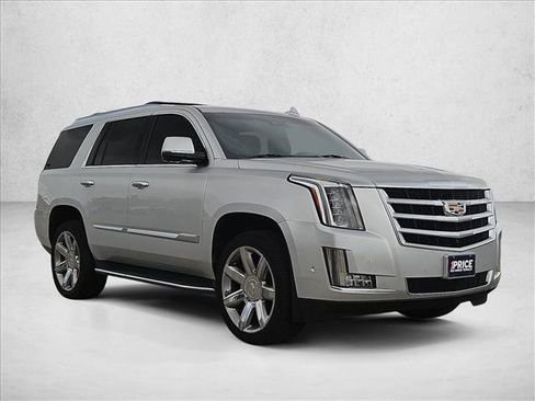 Used 2019 Cadillac Escalade Luxury AWD/4WD image 3