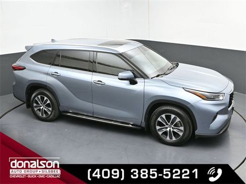 Used 2021 Toyota Highlander XLE image 19