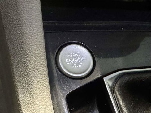 Used 2023 Volkswagen Tiguan SE R-Line image 28