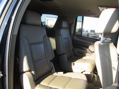 Used 2018 Chevrolet Suburban Premier image 25