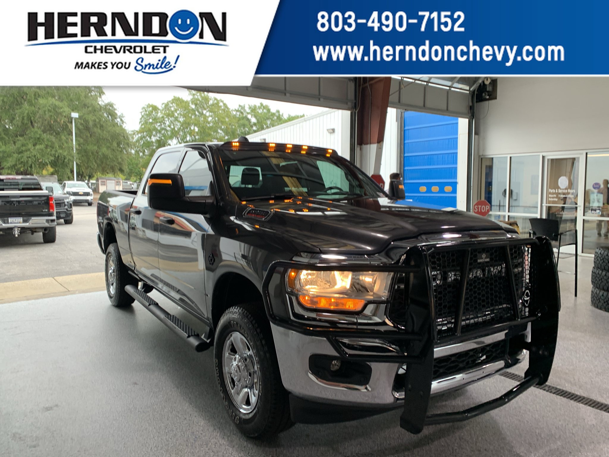 Used 2024 RAM 2500 Tradesman w/ Chrome Appearance Group AWD/4WD image 1