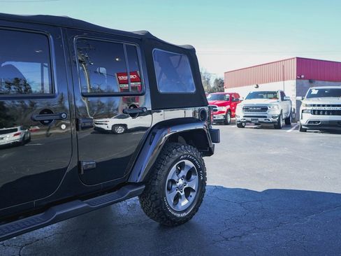 Used 2017 Jeep Wrangler Unlimited Sahara w/ Connectivity Group image 30
