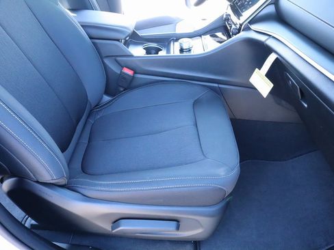 New 2025 Jeep Grand Cherokee Laredo X image 13