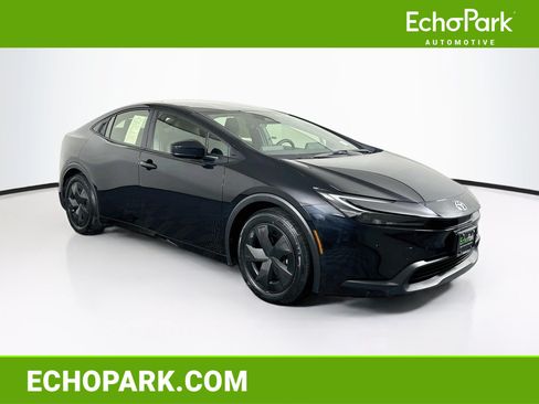 Used 2025 Toyota Prius LE FWD image 1