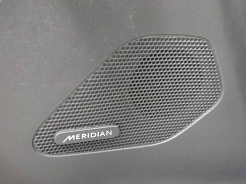 Used 2019 Jaguar F-PACE Premium image 25