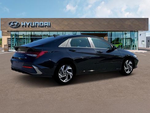 New 2025 Hyundai Elantra SEL image 8