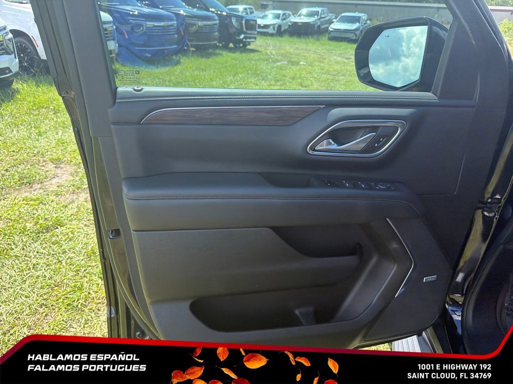 Used 2022 Chevrolet Tahoe Z71 w/ Z71 Off-Road Package AWD/4WD image 12