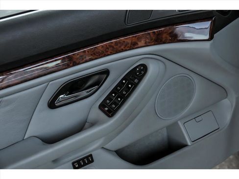 Used 2002 BMW 525i Sedan image 9