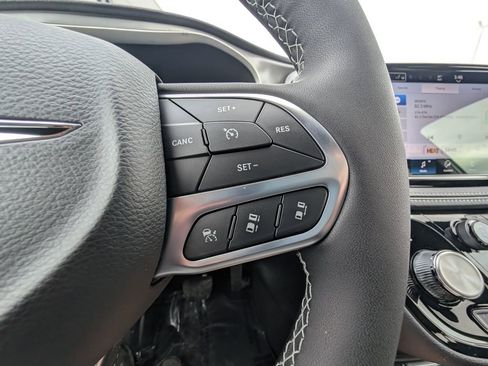 New 2026 Chrysler Pacifica Select image 21