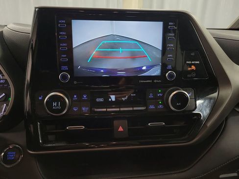 Used 2022 Toyota Highlander XLE image 17