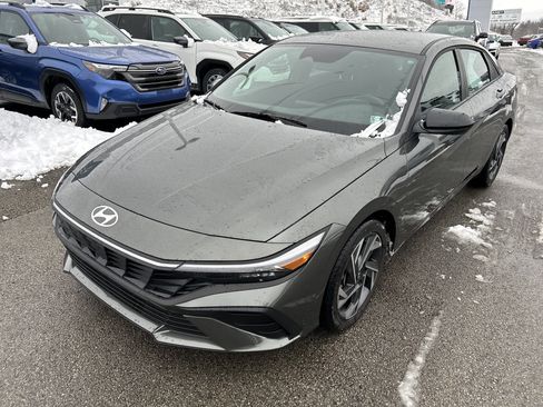 Certified 2025 Hyundai Elantra Sport image 17