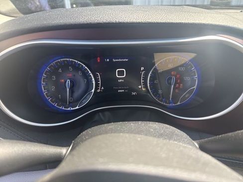 Used 2017 Chrysler Pacifica Limited w/ UConnect Theater Package FWD image 48