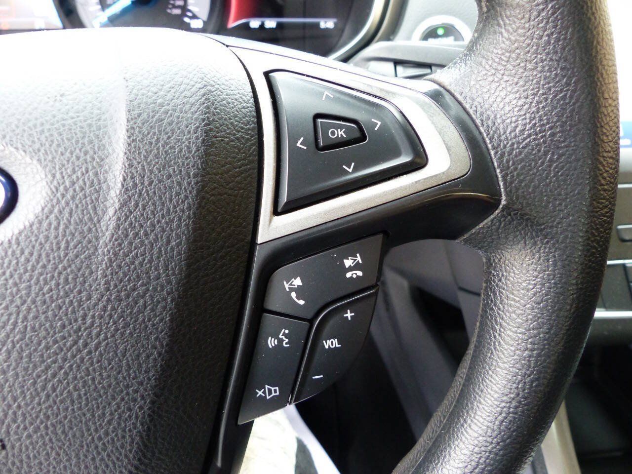 Used 2020 Ford Fusion SE FWD image 38