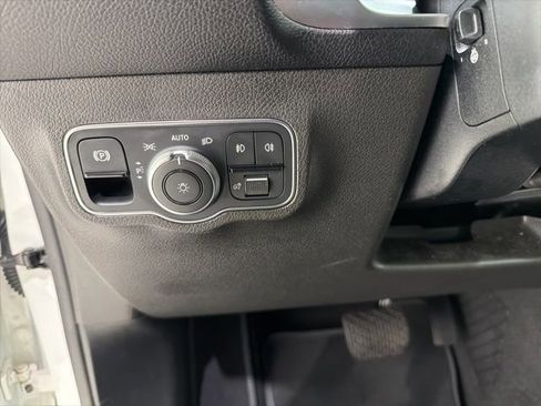 Used 2021 Mercedes-Benz GLB 250 4MATIC image 12