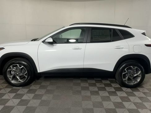 New 2026 Chevrolet Trax LT w/ LT Convenience Package FWD image 6