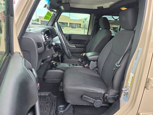 Used 2016 Jeep Wrangler Unlimited Sport w/ Quick Order Package 24S AWD/4WD image 9