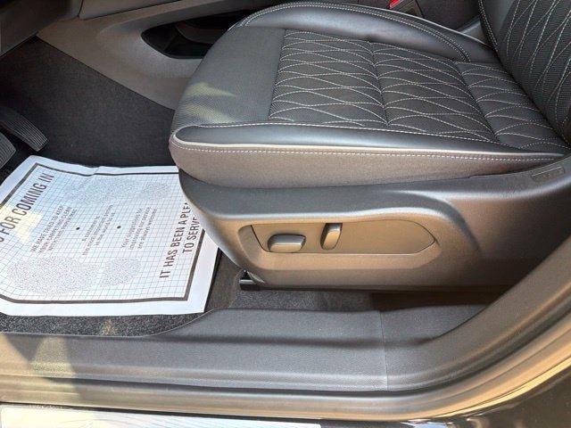 Used 2023 Buick Envision Avenir AWD/4WD image 10