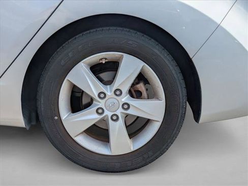Used 2013 Hyundai Elantra GLS w/ Preferred Pkg FWD image 16