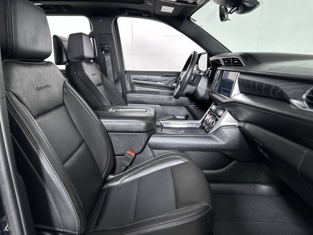 Used 2024 GMC Yukon XL Denali w/ Advanced Technology Package AWD/4WD image 29