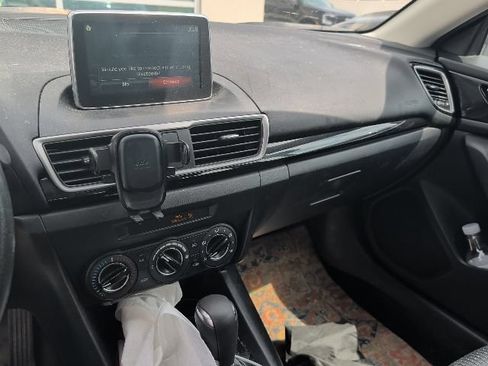 Used 2016 MAZDA MAZDA3 i Sport w/ Preferred Equipment Package FWD image 9