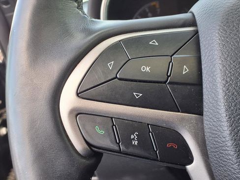 Used 2019 Jeep Grand Cherokee Altitude image 15