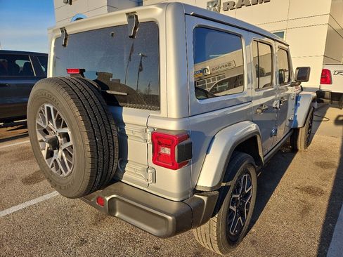 Used 2024 Jeep Wrangler Sahara w/ Technology Group image 8