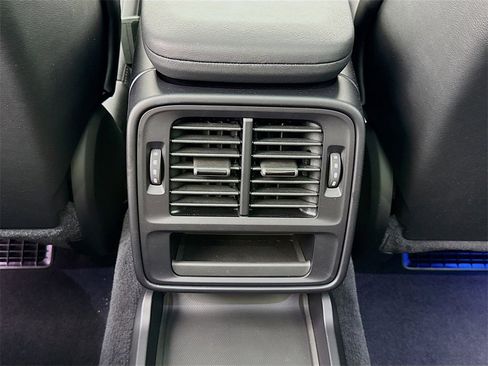 Used 2022 Porsche Taycan image 26