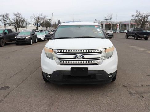 Used 2013 Ford Explorer XLT image 2