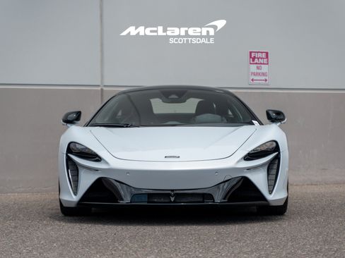 Used 2023 McLaren Artura RWD image 10
