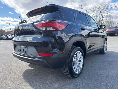 Used 2024 Chevrolet TrailBlazer LS w/ LS Convenience Package FWD image 3