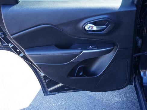 Used 2020 Jeep Cherokee Limited image 33