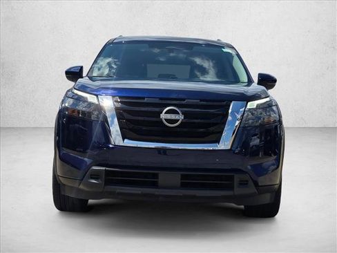 Used 2025 Nissan Pathfinder SV FWD image 2
