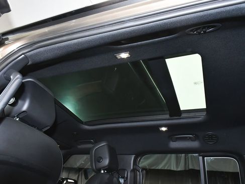 Used 2024 Land Rover Defender 130 X-Dynamic SE AWD/4WD image 51