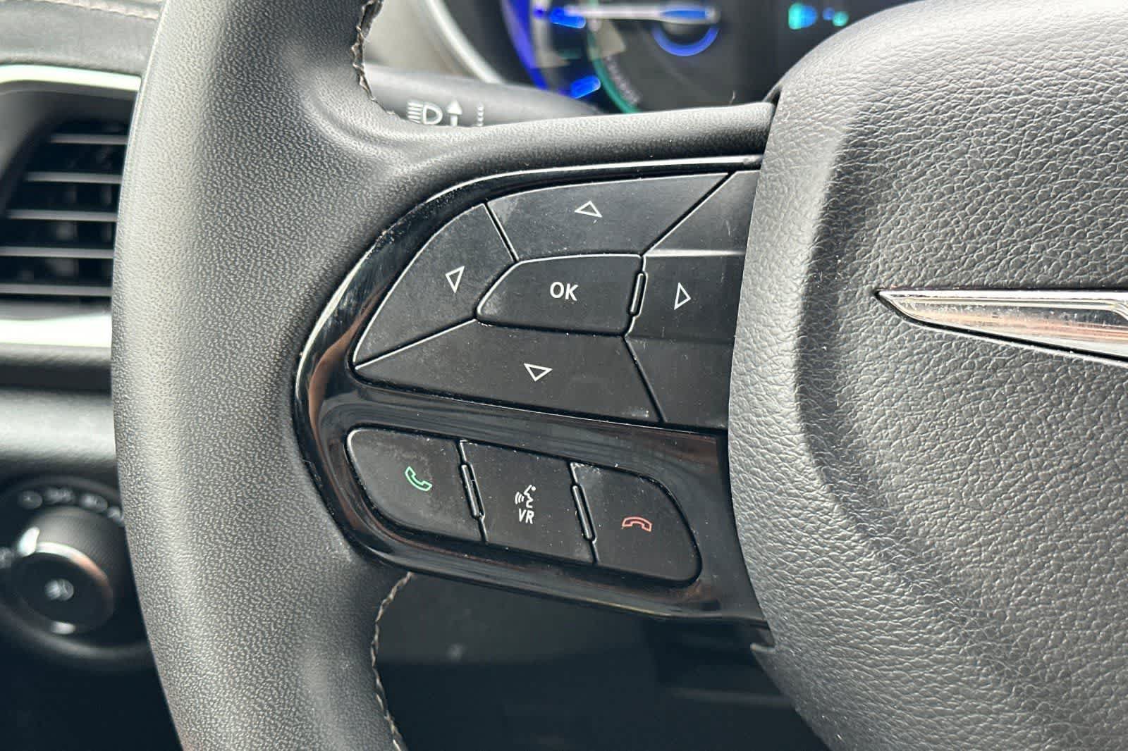 Used 2022 Chrysler Pacifica Limited w/ S Appearance Package FWD image 32
