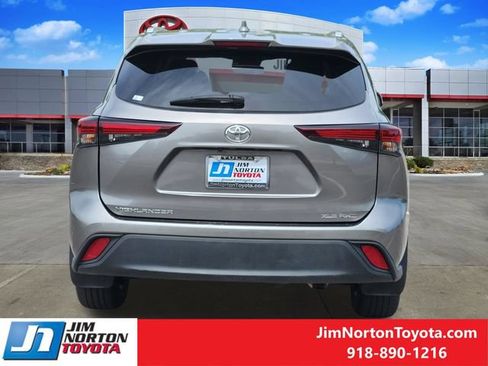 Used 2025 Toyota Highlander XLE AWD/4WD image 6