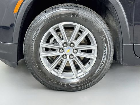 Used 2022 Chevrolet Traverse LT FWD image 9