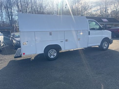 Used 2014 Chevrolet Express 3500 image 8