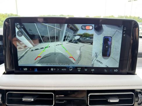 Used 2025 Lincoln Aviator Reserve w/ Equipment Group 201A AWD/4WD image 32