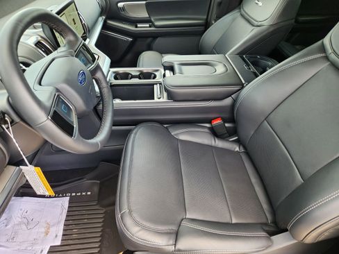 New 2026 Ford Expedition Platinum w/ Driver's Package AWD/4WD image 13