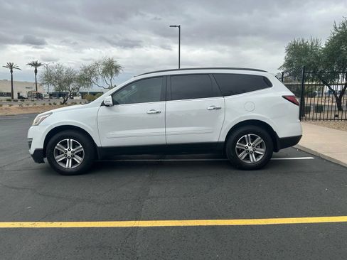 Used 2017 Chevrolet Traverse LT w/ Traveler's Package image 6