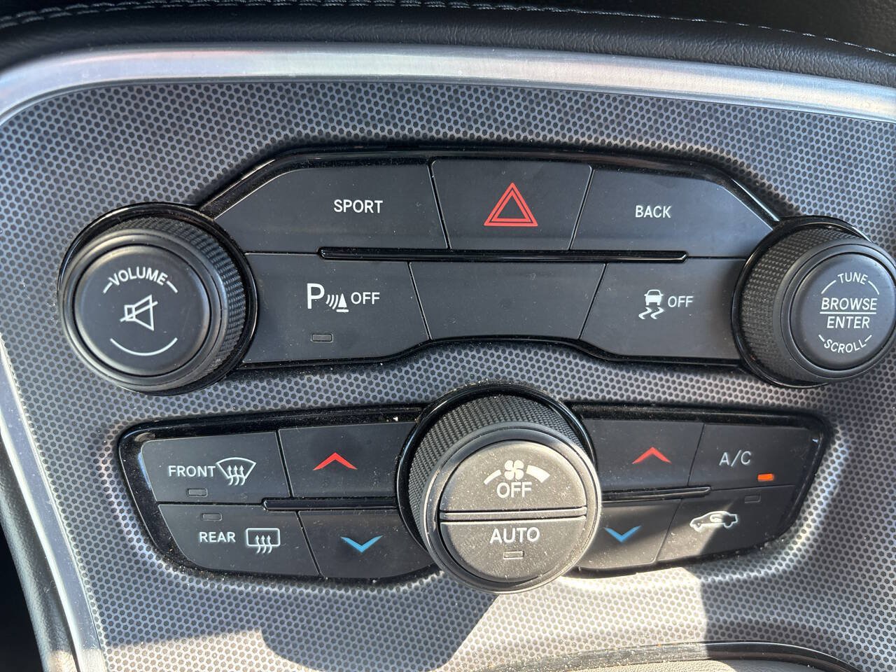 Used 2015 Dodge Challenger R/T Plus RWD image 25