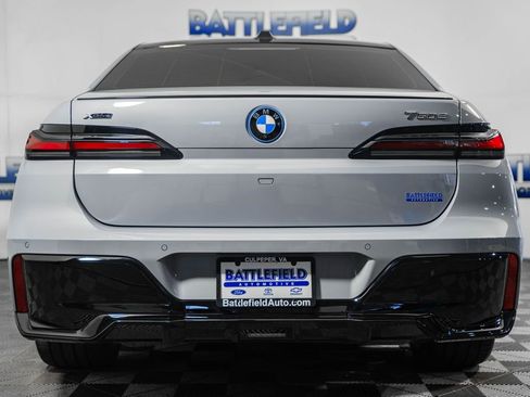 Used 2025 BMW 750e xDrive image 5