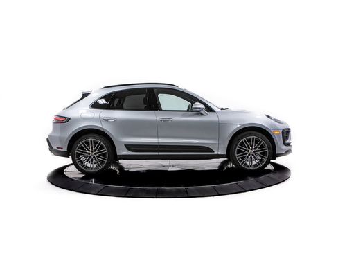 Certified 2026 Porsche Macan AWD/4WD image 8