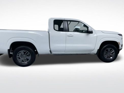 Used 2025 Nissan Frontier SV image 9